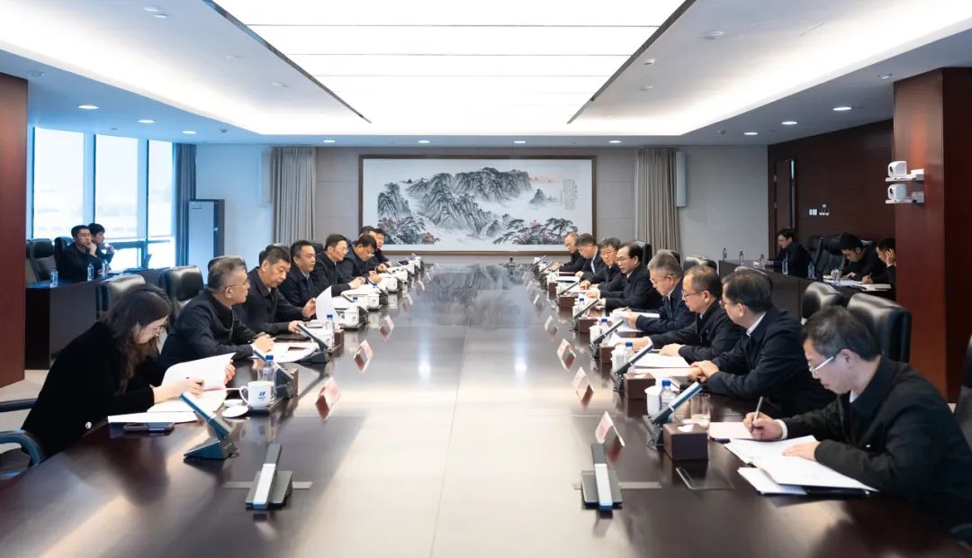 華電集團董事長江毅、總經(jīng)理葉向東與哈電集團董事長曹志安、總經(jīng)理黃偉舉行會談
