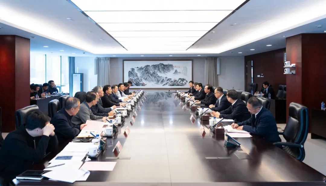 華電集團(tuán)董事長(zhǎng)、黨組書(shū)記江毅與北京市政府黨組成員、副市長(zhǎng)文獻(xiàn)舉行會(huì)談