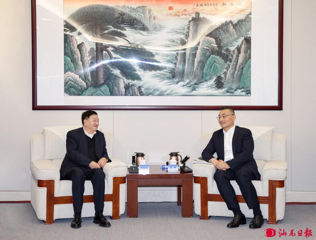 中廣核集團(tuán)黨委書記、董事長楊長利與汕尾市委書記逯峰、市長鄭海濤會(huì)談